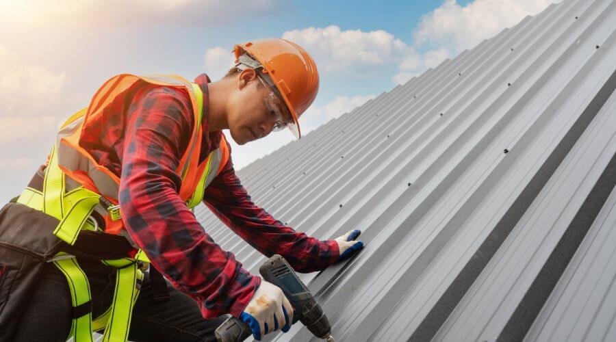 Professional gutter cleaning in West Chicago, IL